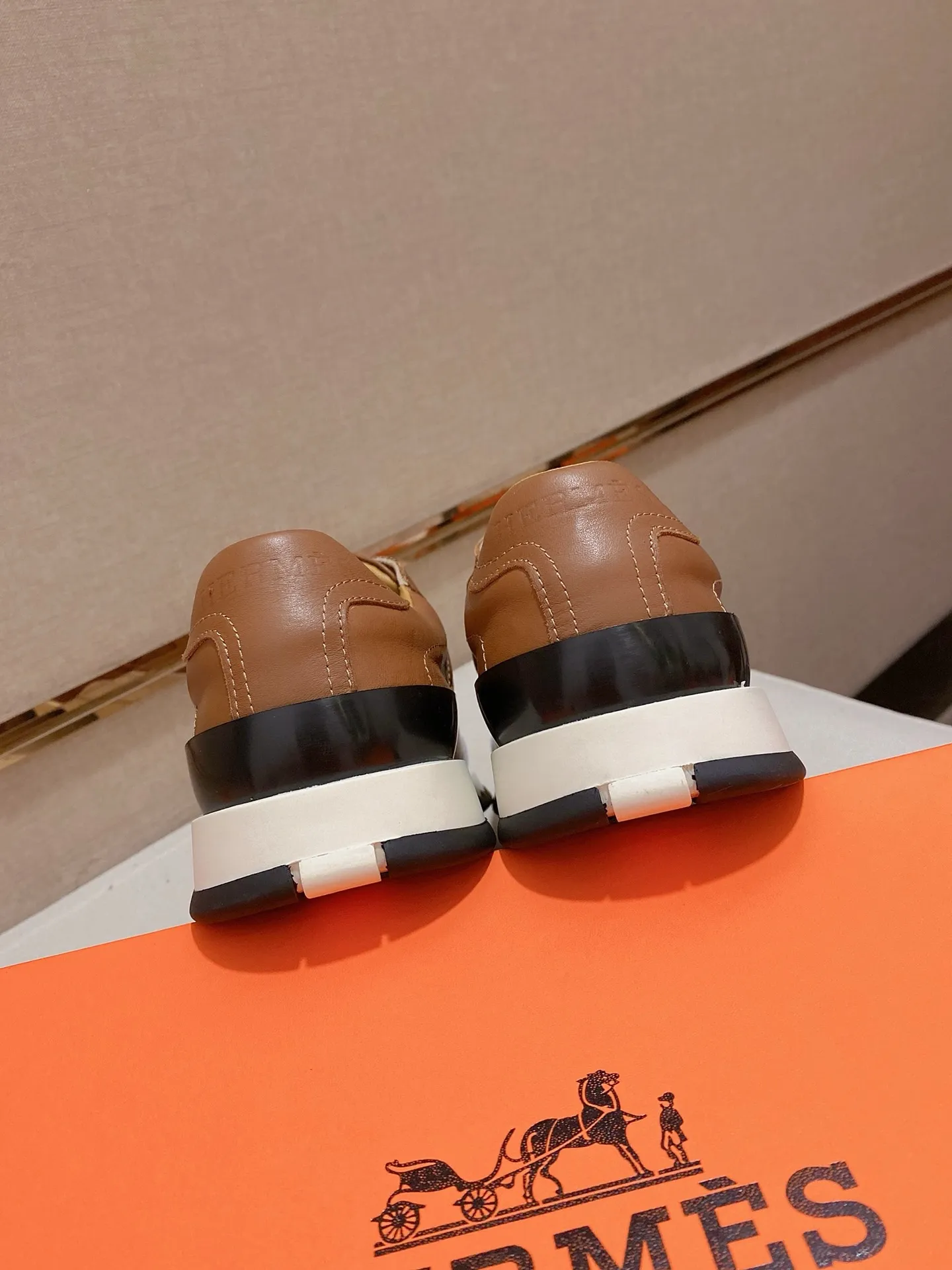 Ex-factory price: 500💰《HERMES》【Classic original single version】Hermès; top 🔝purchasing agent🔍🔍men's latest 🇺🇸sold simultaneously, original imported from Italy ▲▲first-layer cowhide ▲▲ (high-end, nobility and class) ) Exquisite workmanship (Italian 🇮🇹 imported water-dyed 🐂 cowhide lining) sole: original sole provided by the original factory, ⚠️exclusive double-layer activity·TPR·rubber·combined molded outsole; super comfortable·wear-resistant·non-slip·environmental protection The real thing is more beautiful when photographed in kind (high quality, following orders), you can come in and out at will * Number of yards: 38·39·40·41·42·43·44# (can be customized 45.)
